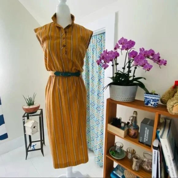 Vintage 1960s sleeveless shirt dress with belt (size XS) - Picture 2 of 7